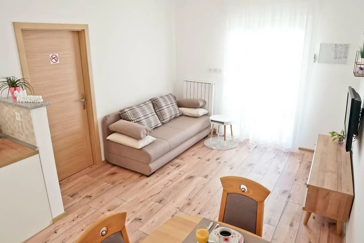 Apartment Komljenovic Póla 0*,