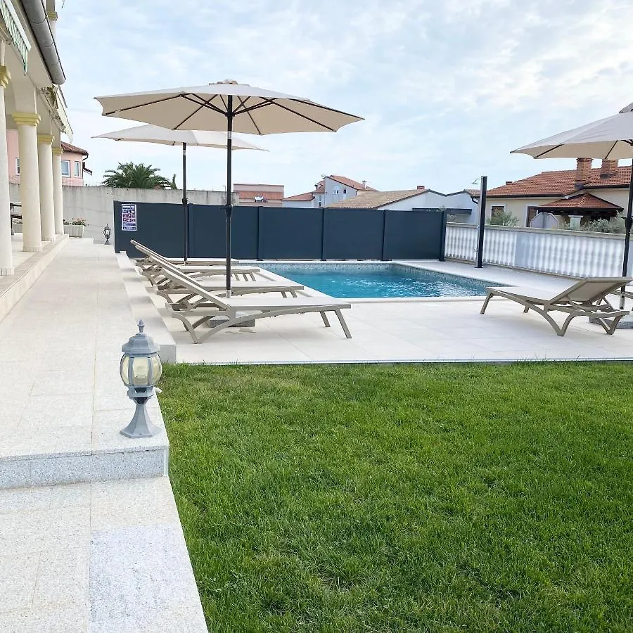 Apartment Komljenovic Pola Croazia