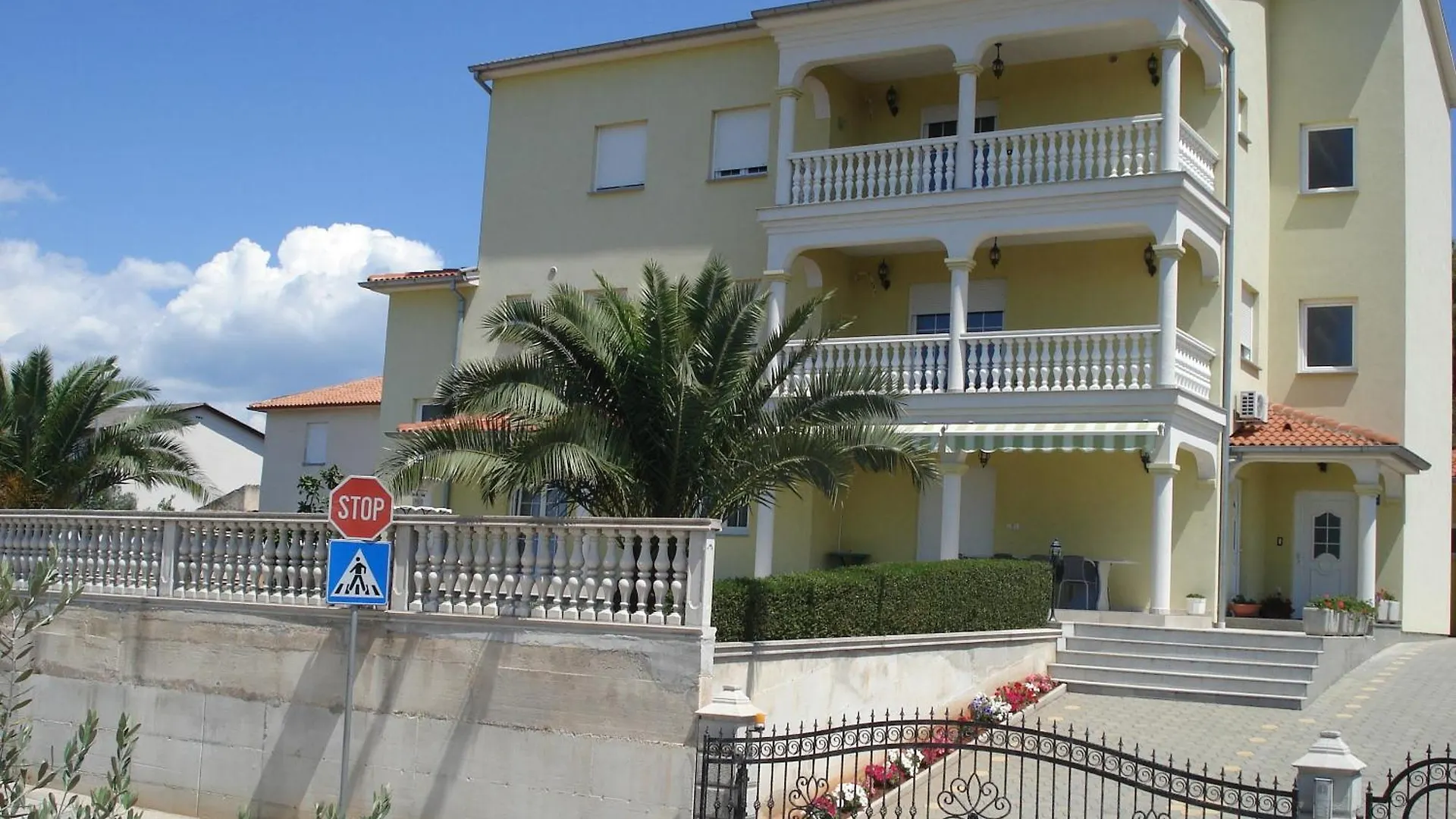Apartment Komljenovic Pola