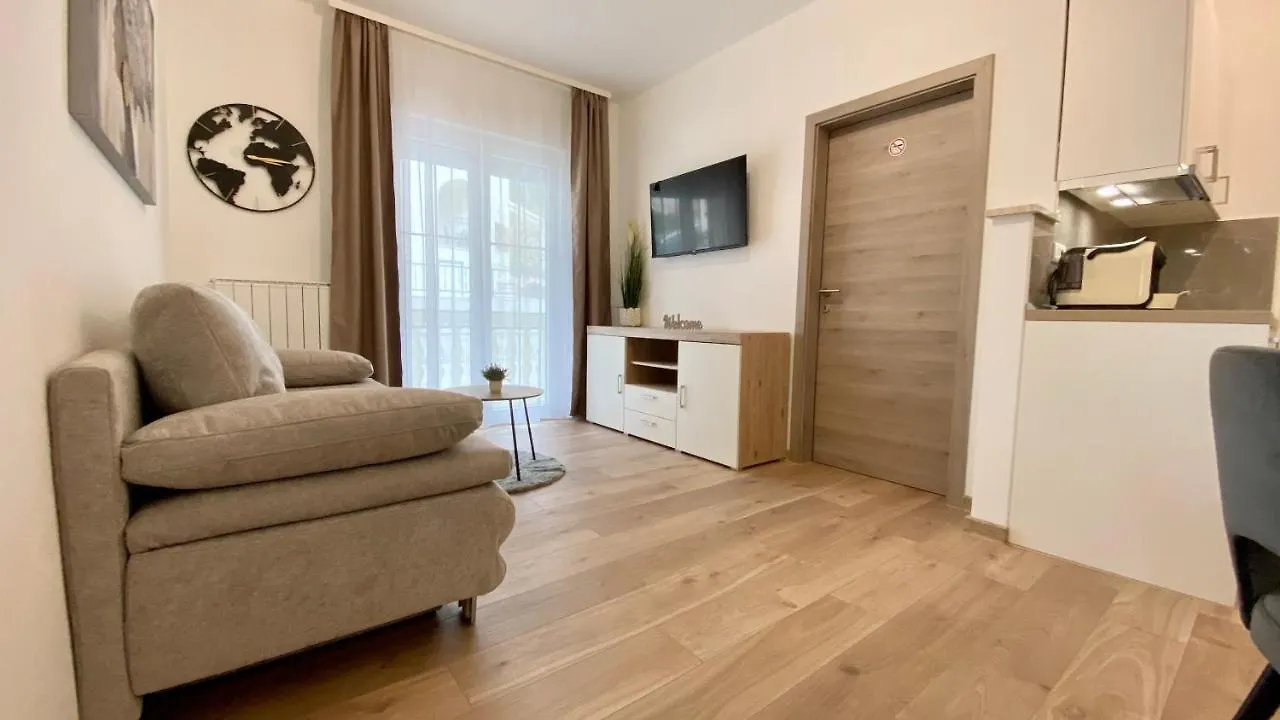 Apartment Komljenovic Pola 0*,