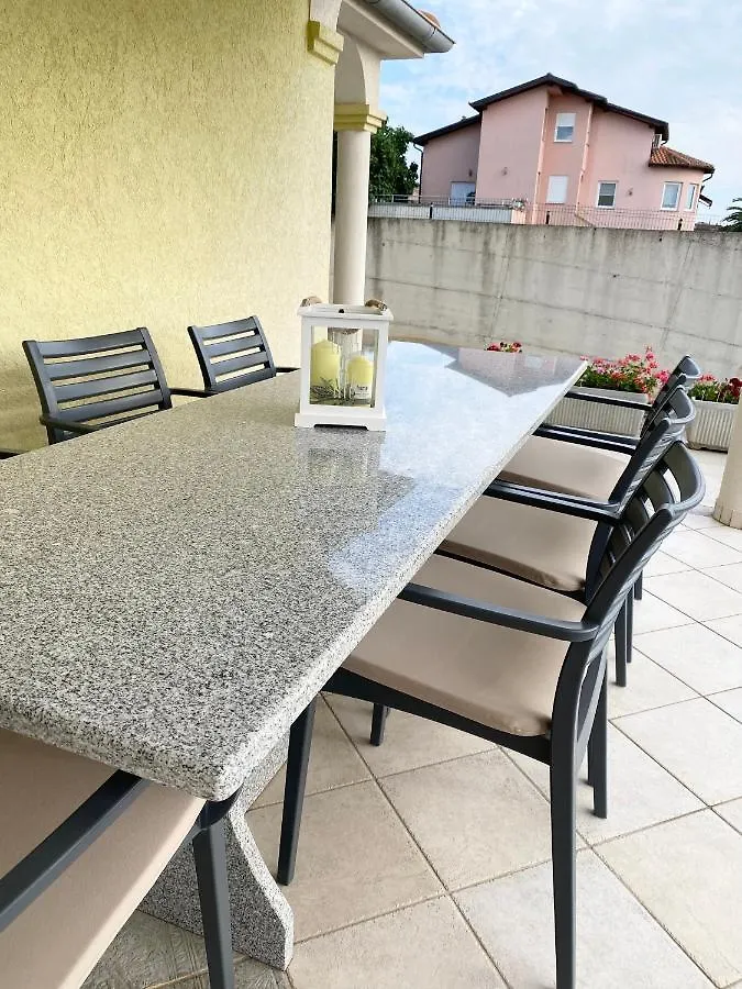 Apartment Komljenovic Pola