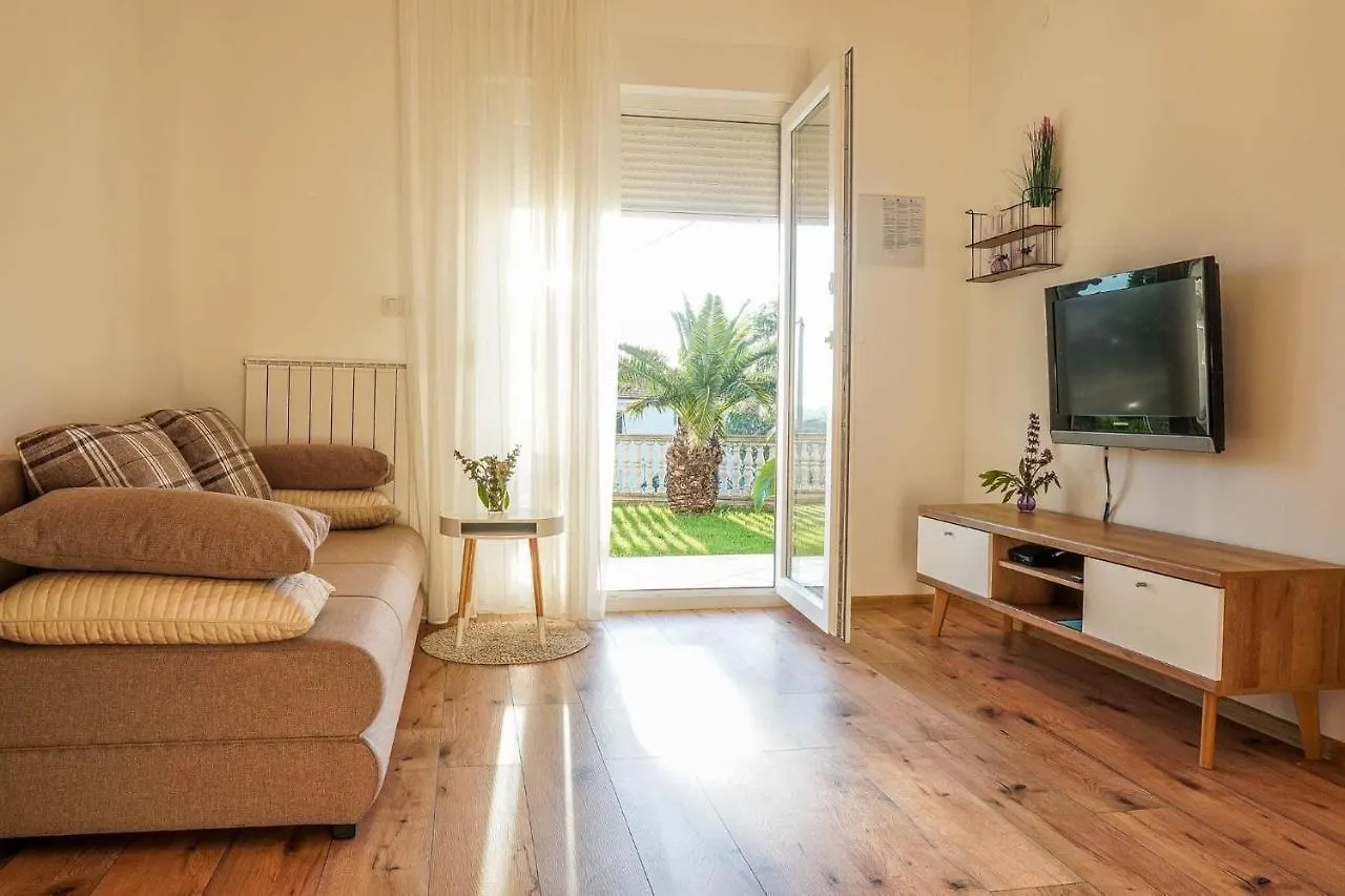 Apartment Komljenovic Pola