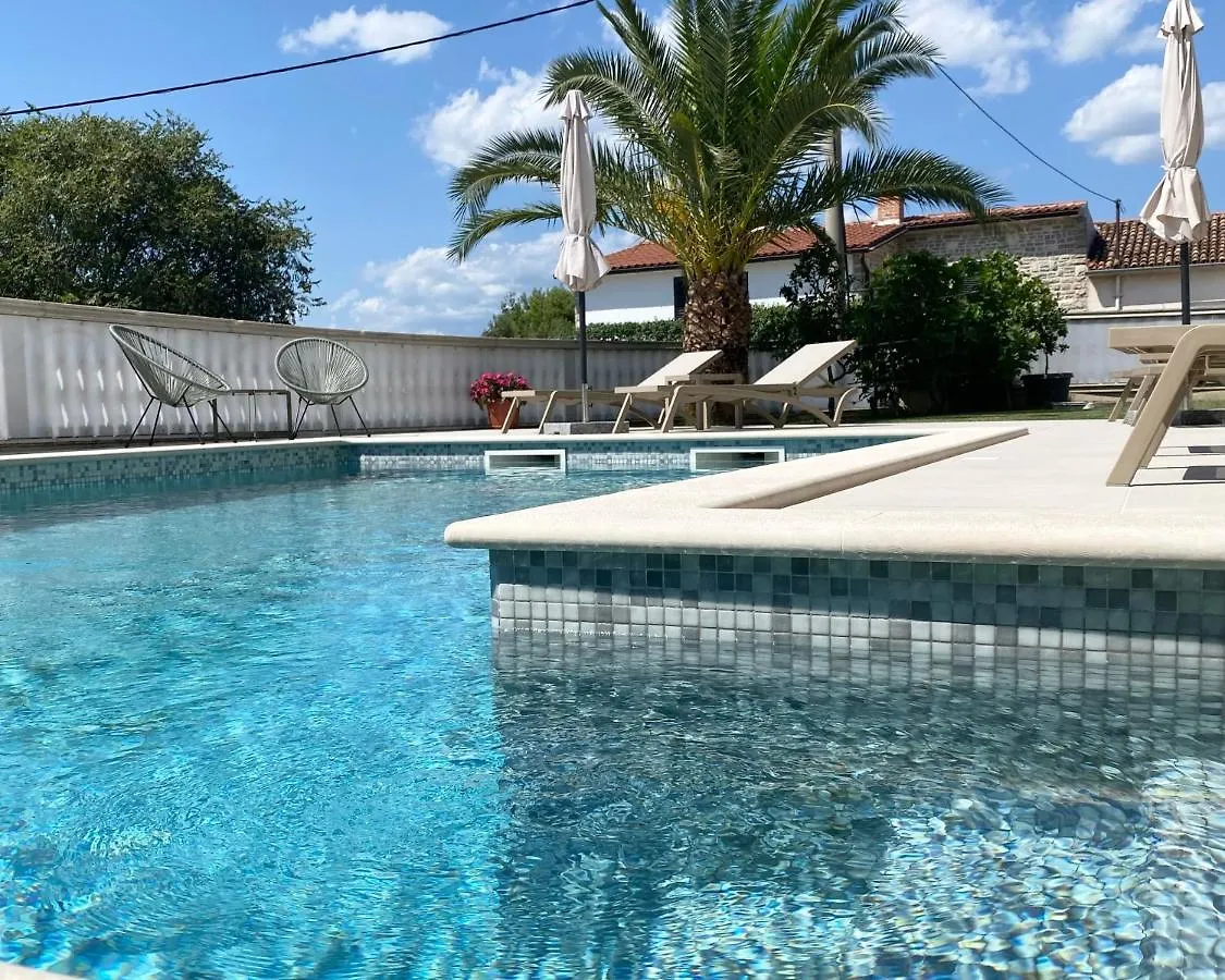 Apartment Komljenovic Pola 0*,  Croazia