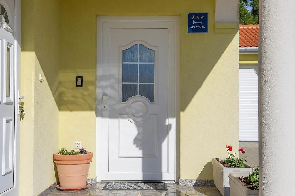 Apartment Komljenovic Pola