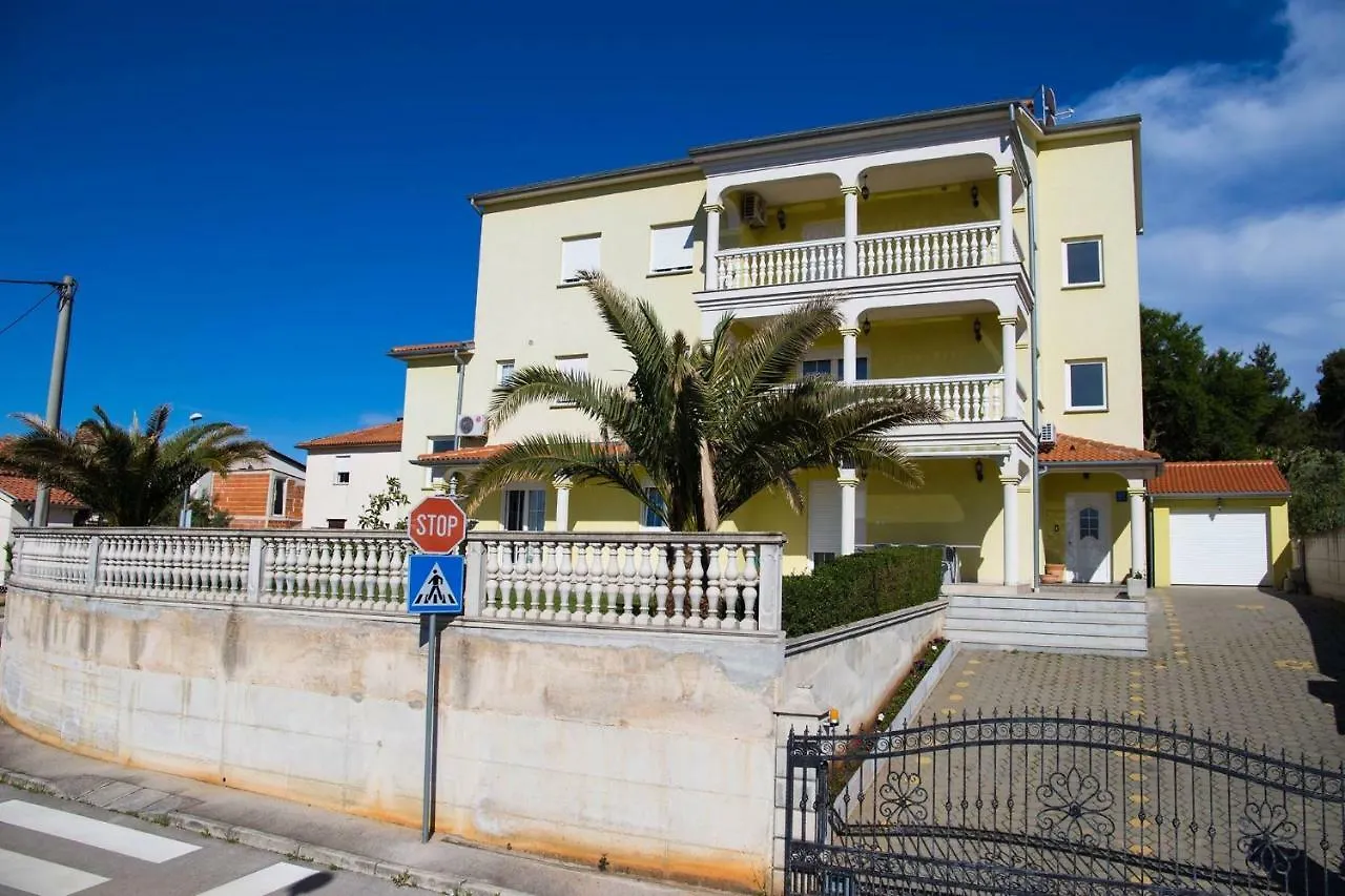 Apartment Komljenovic Pola