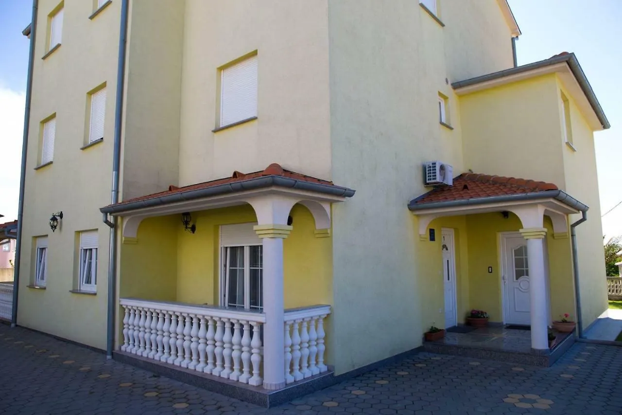 Apartment Komljenovic Pola 0*,