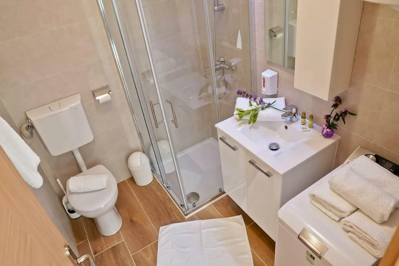 Apartment Komljenovic Pola